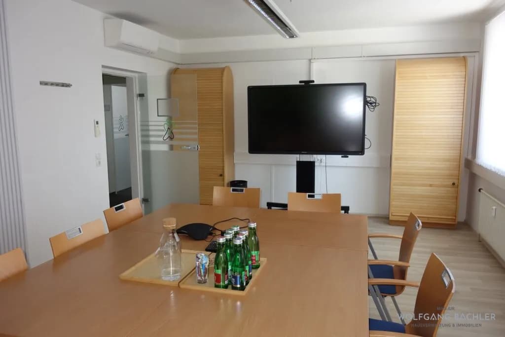 10-Zimmer-Gewerbeimmobilie mieten in Graz – 312 m², € 2.977 – Bild 2 von 11