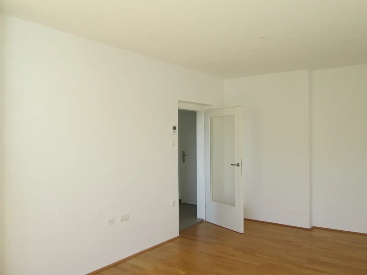 1-Zimmer-Wohnung mieten in Linz – 33 m², € 590 – Bild 2 von 11