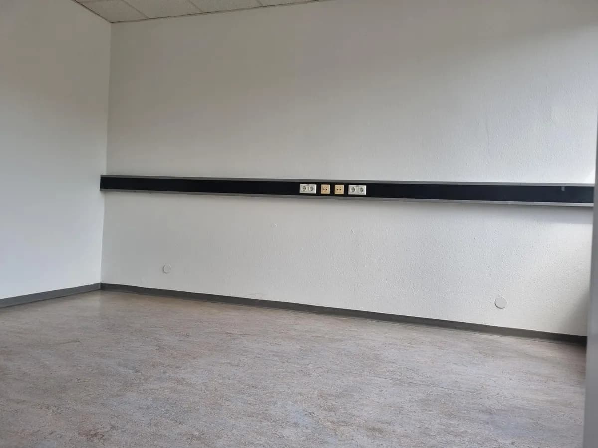 5-Zimmer-Gewerbeimmobilie mieten in Steyr – 195 m², € 915 – Bild 4 von 11