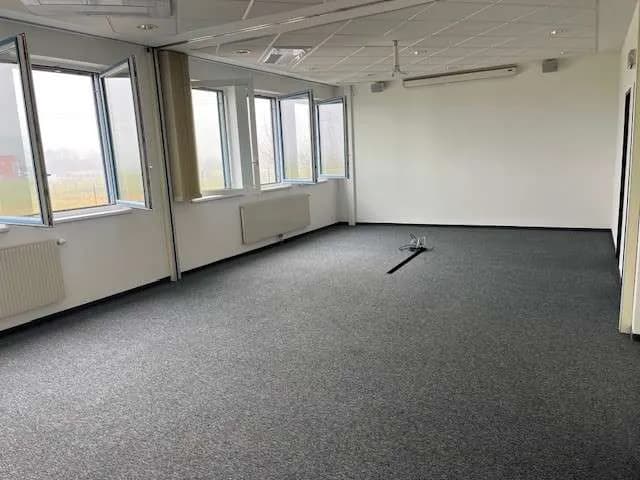 2-Zimmer-Gewerbeimmobilie mieten in Wels-Land – 349 m², € 2.351 – Bild 4 von 14