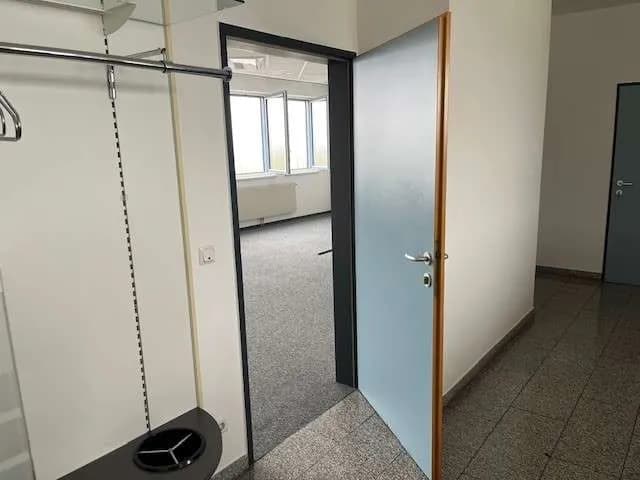 2-Zimmer-Gewerbeimmobilie mieten in Wels-Land – 349 m², € 2.351 – Bild 6 von 14