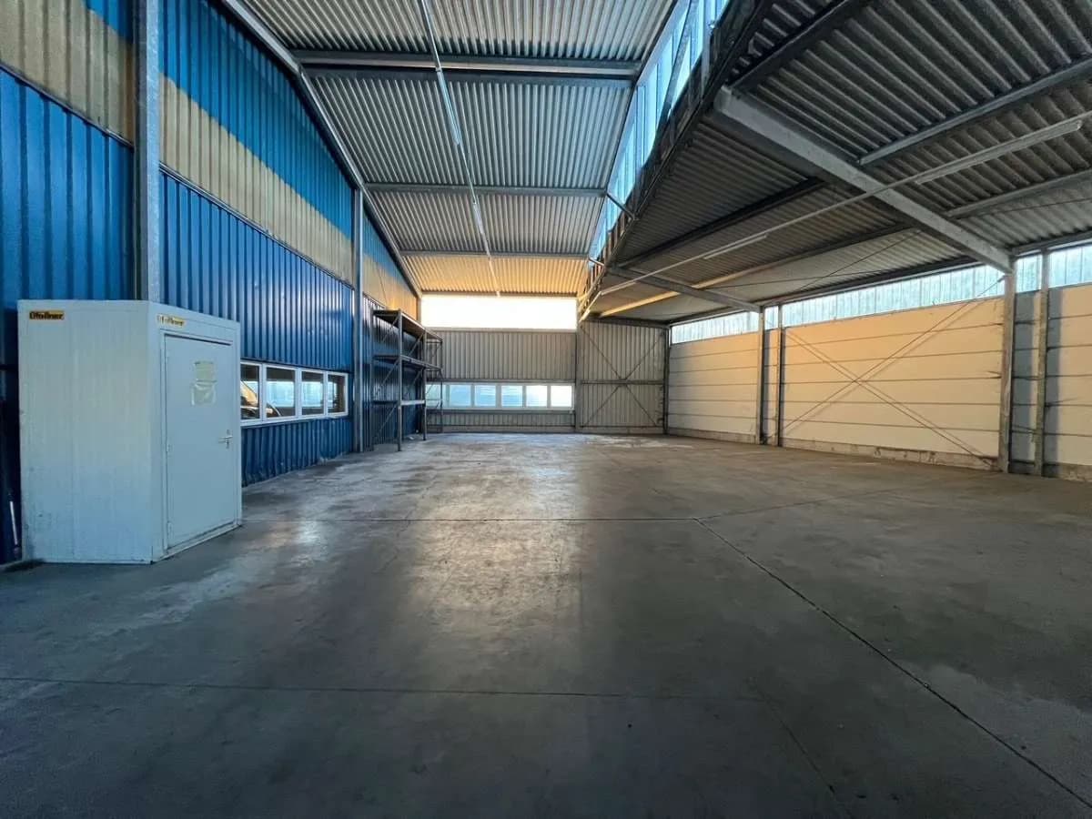 2-Zimmer-Gewerbeimmobilie mieten in Wels-Land – 349 m², € 2.351 – Bild 13 von 14