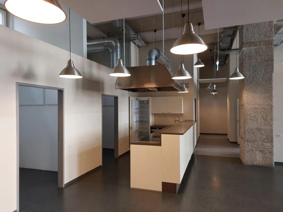 4-Zimmer-Gewerbeimmobilie mieten in Wien – 260 m², € 4.072