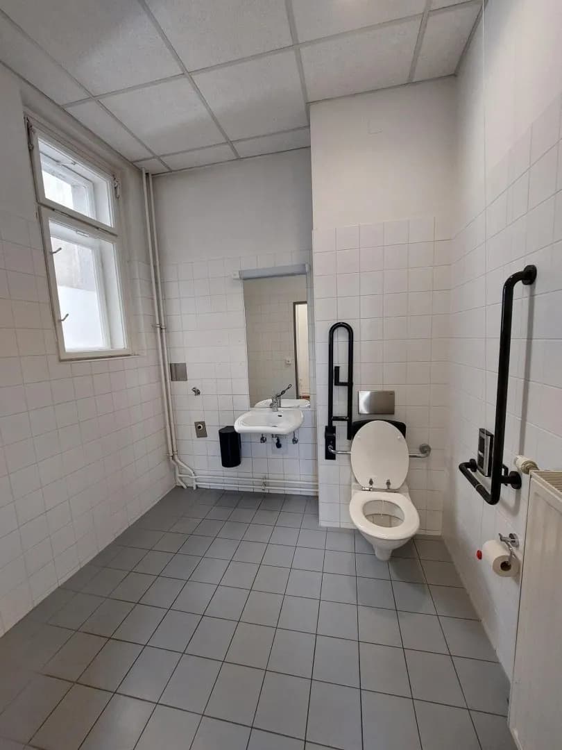 6-Zimmer-Gewerbeimmobilie mieten in Wien – 389 m², € 6.092 – Bild 12 von 18