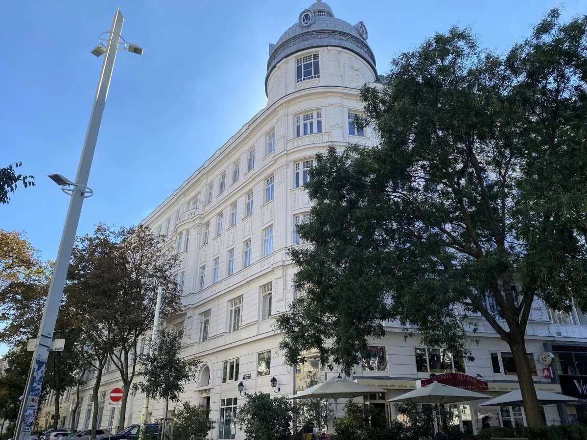 Gewerbeimmobilie mieten in Wien – 528 m², € 10