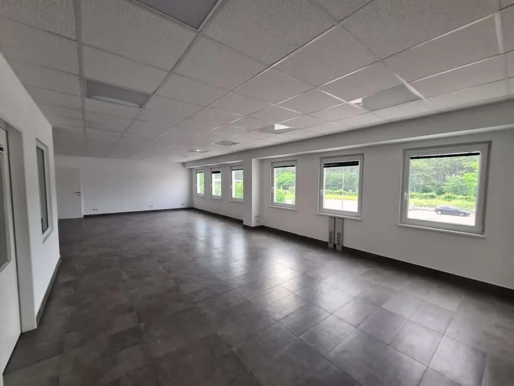 Gewerbeimmobilie mieten in Wiener Neustadt Land – 2 722 m², € 15.500 – Bild 7 von 9