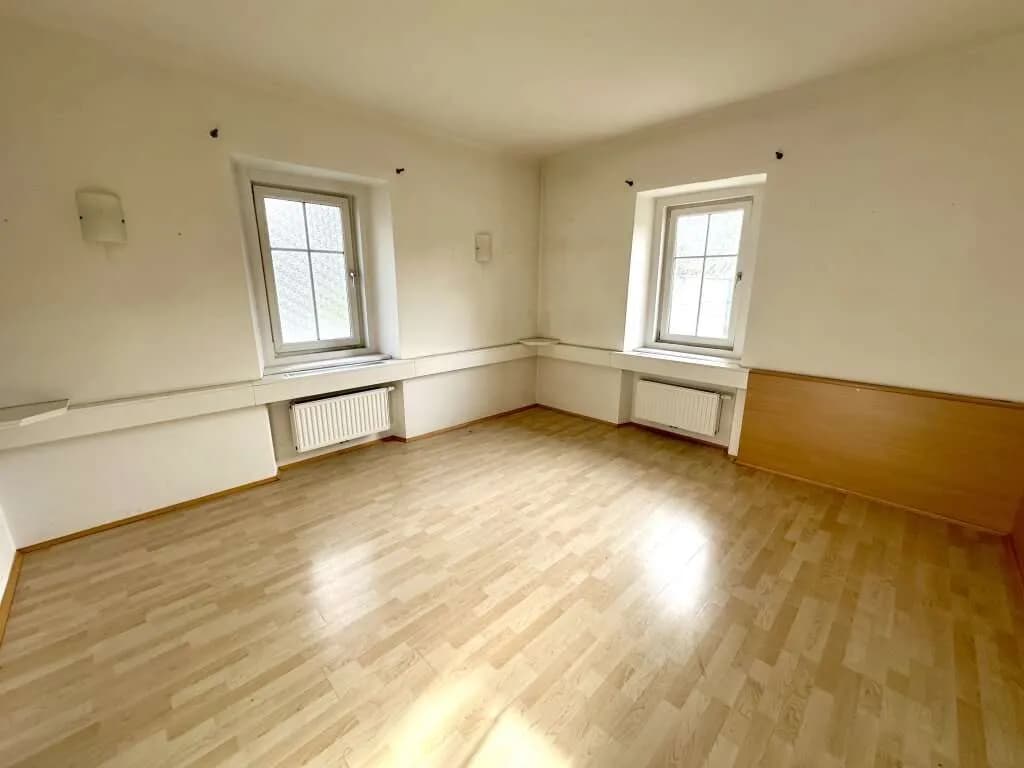 8-Zimmer-Gewerbeimmobilie mieten in Graz – 157 m², € 1.969