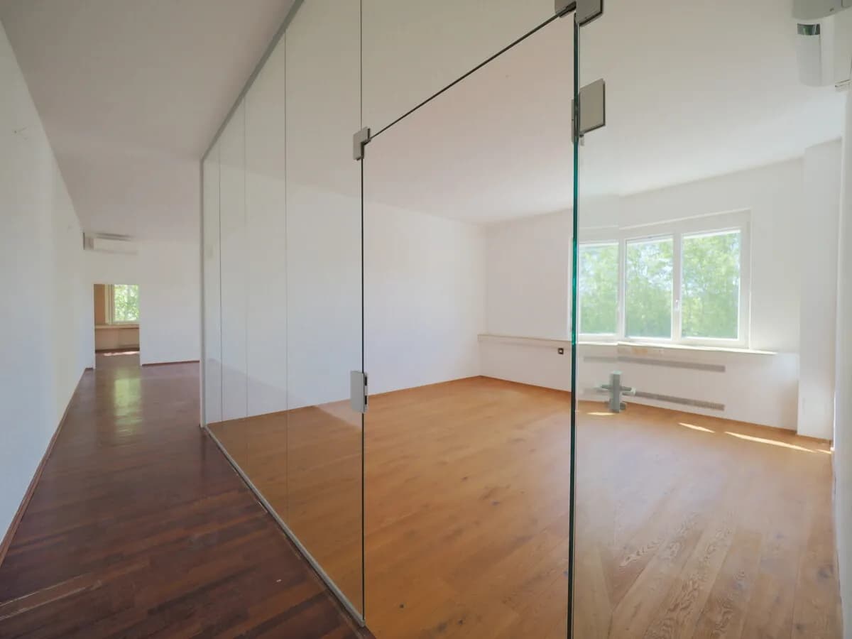 Gewerbeimmobilie mieten in Mödling – 106 m², € 1.361