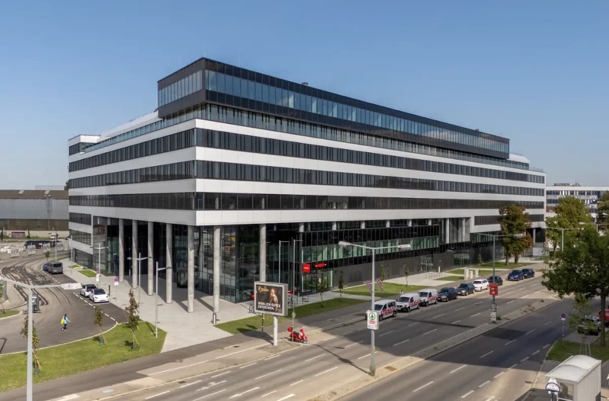 Gewerbeimmobilie mieten in Wien – 3 000 m², € 34