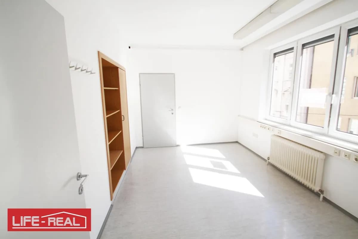 3-Zimmer-Gewerbeimmobilie mieten in Linz – 92 m², € 1.004 – Bild 3 von 9