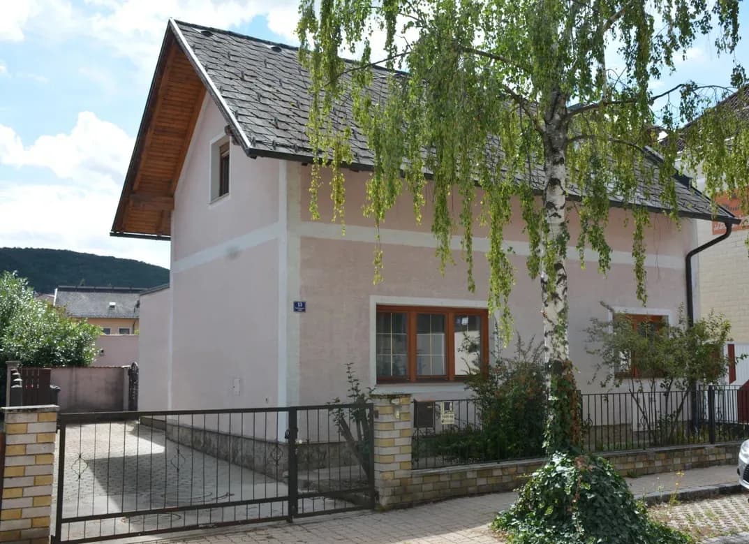 4-Zimmer-Haus mieten in Baden – 140 m², € 1.380