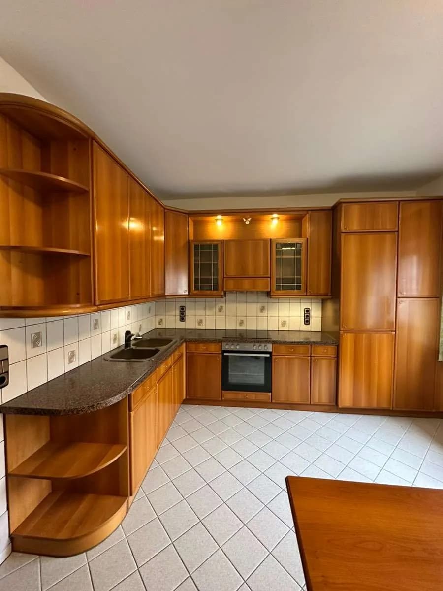4-Zimmer-Haus mieten in Baden – 140 m², € 1.380 – Bild 2 von 11
