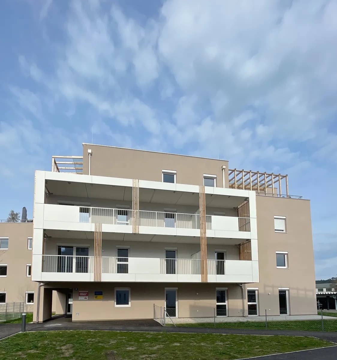 3-Zimmer-Wohnung mieten in Neunkirchen – 76,98 m², € 785 – Bild 2 von 13