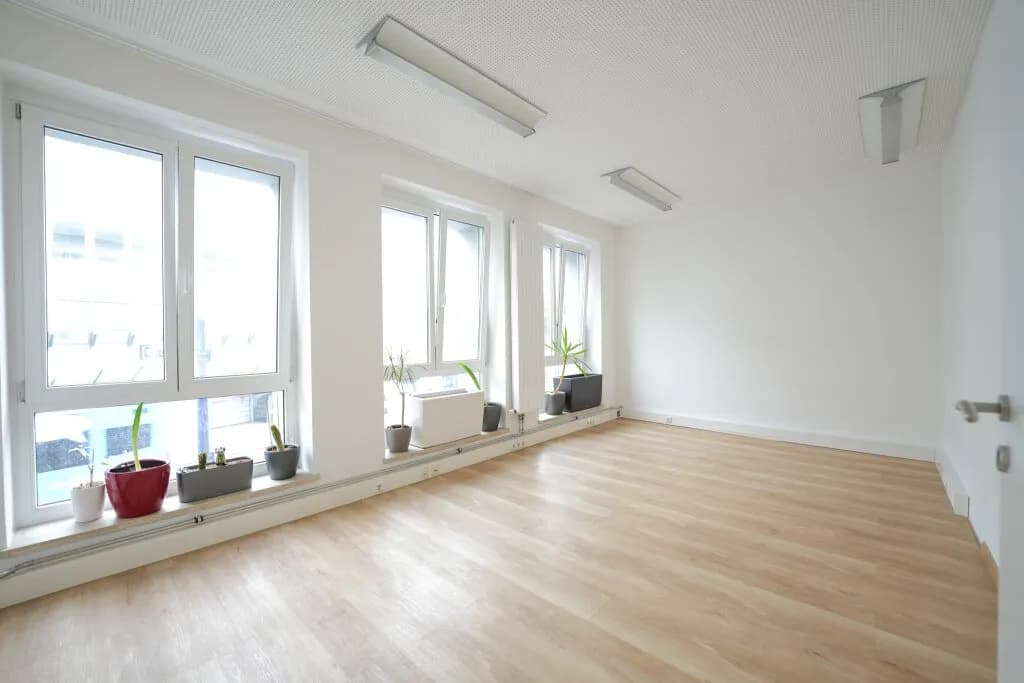 1-Zimmer-Gewerbeimmobilie mieten in Wels – 21 m², € 330 – Bild 1 von 3