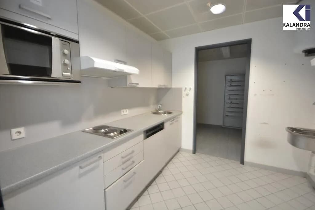 11-Zimmer-Gewerbeimmobilie mieten in Wien – 565 m², € 10.000 – Bild 22 von 23