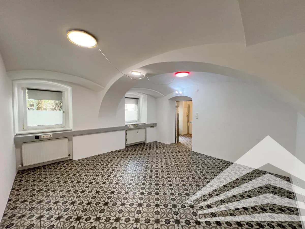 3-Zimmer-Gewerbeimmobilie mieten in Linz – 52 m², € 860 – Bild 3 von 7
