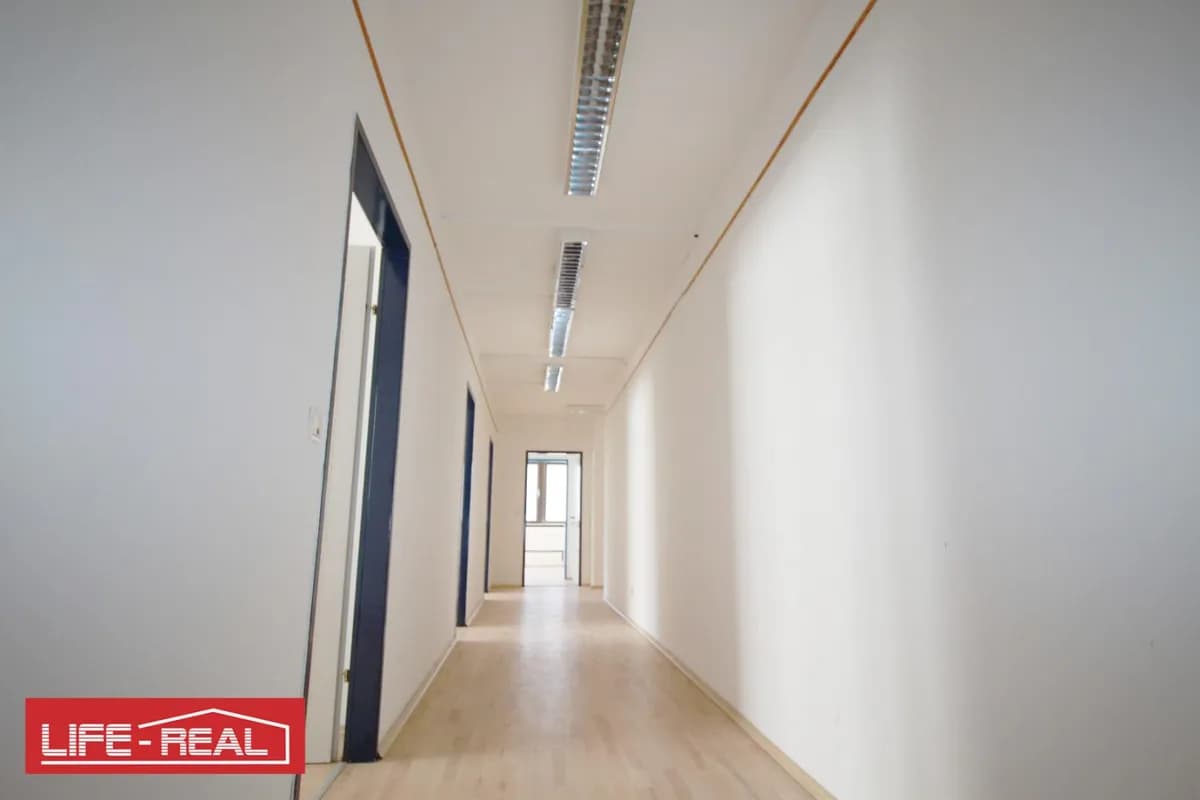 7-Zimmer-Gewerbeimmobilie mieten in Linz – 175 m², € 1.720 – Bild 4 von 11
