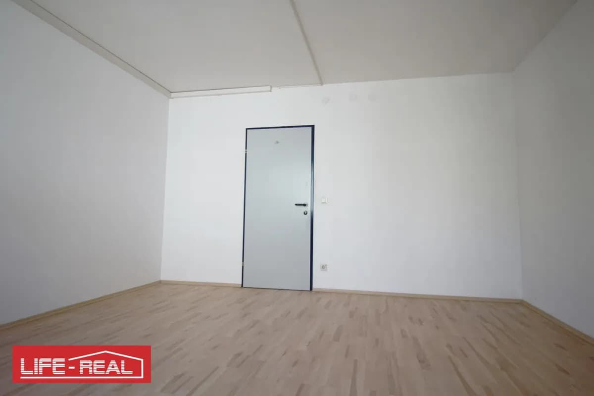 7-Zimmer-Gewerbeimmobilie mieten in Linz – 175 m², € 1.720 – Bild 7 von 11