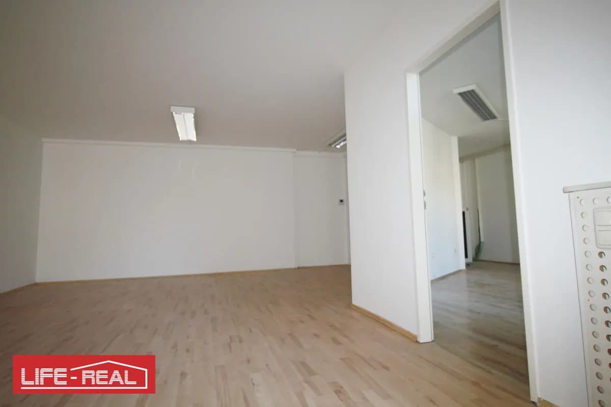 Gewerbeimmobilie mieten in Linz – 327 m², € 3.214