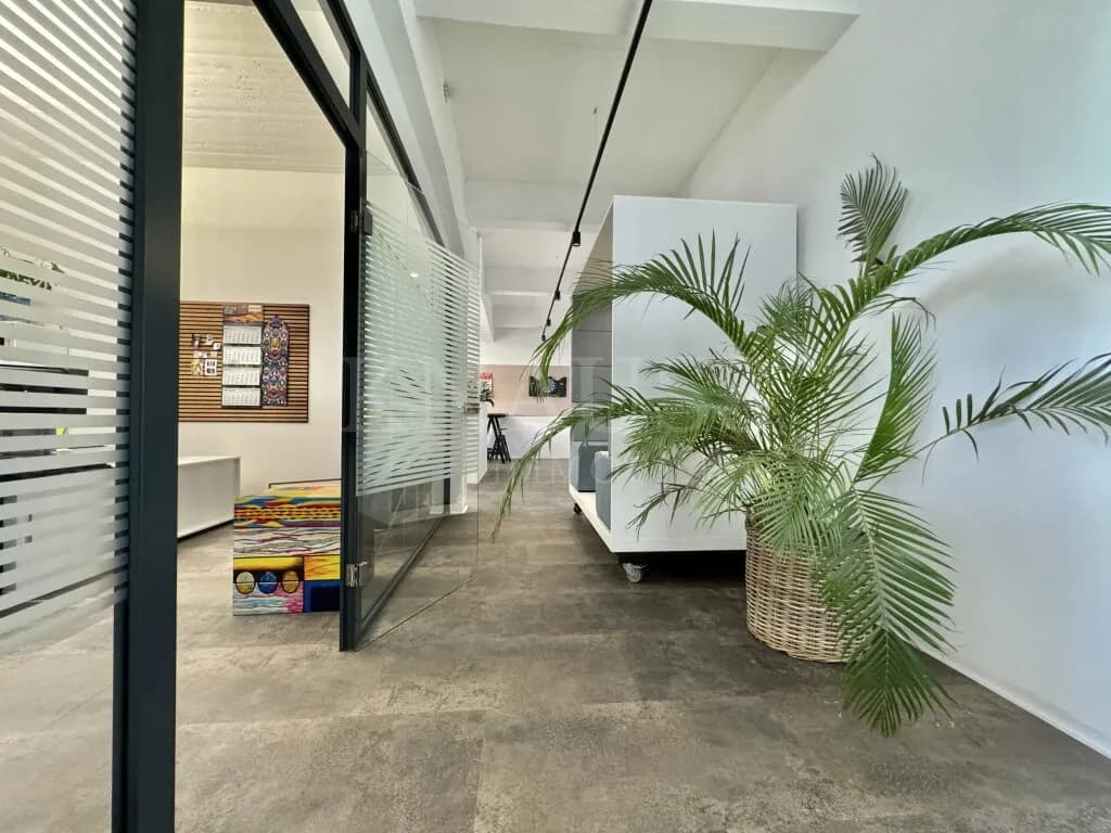 Gewerbeimmobilie mieten in Baden – 100 m²