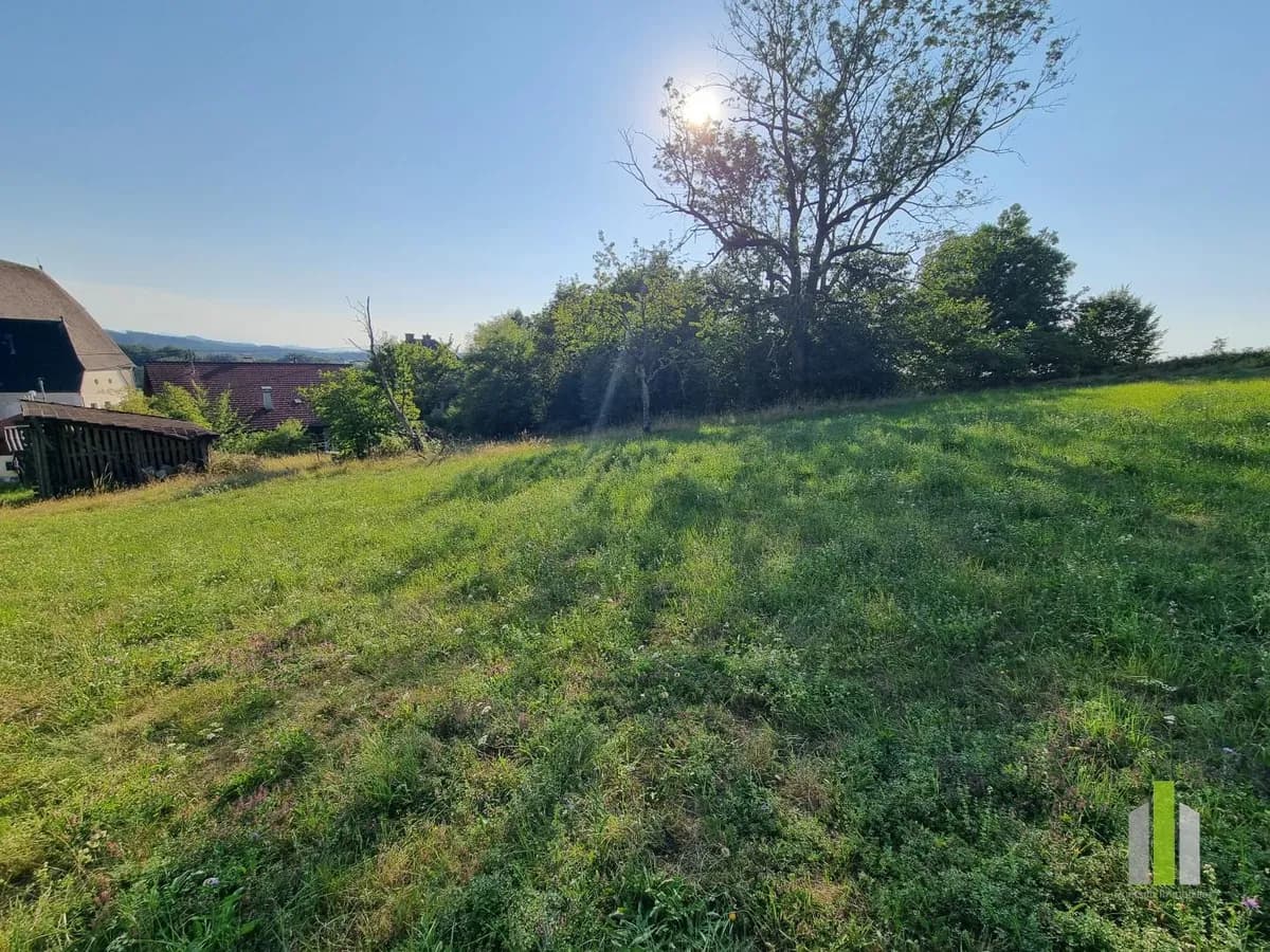 Grundstück kaufen in Braunau am Inn – 2 122 m², € 360.000