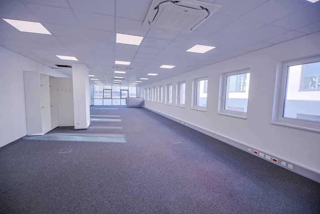 Gewerbeimmobilie mieten in Gmunden – 235 m², € 16