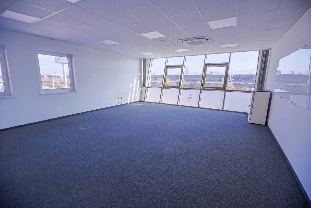 Gewerbeimmobilie mieten in Gmunden – 235 m², € 16 – Bild 2 von 3