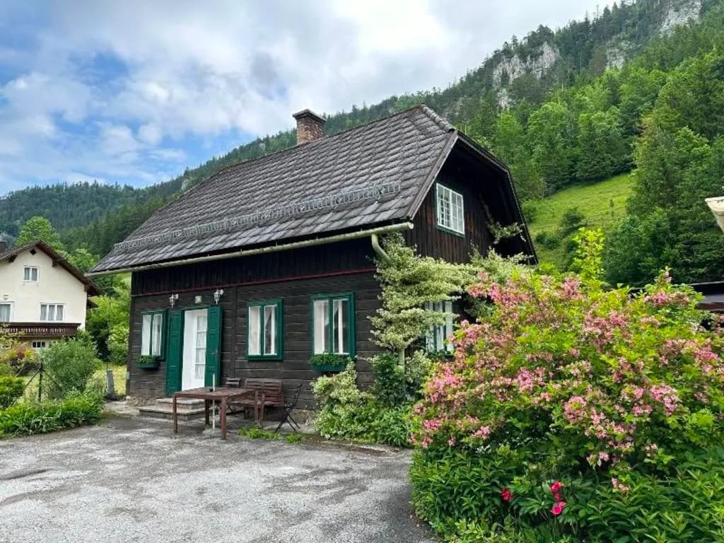 10-Zimmer-Haus kaufen in Neunkirchen – 288 m², € 380.000 – Bild 3 von 25