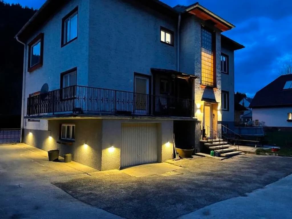 10-Zimmer-Haus kaufen in Neunkirchen – 288 m², € 380.000 – Bild 8 von 25