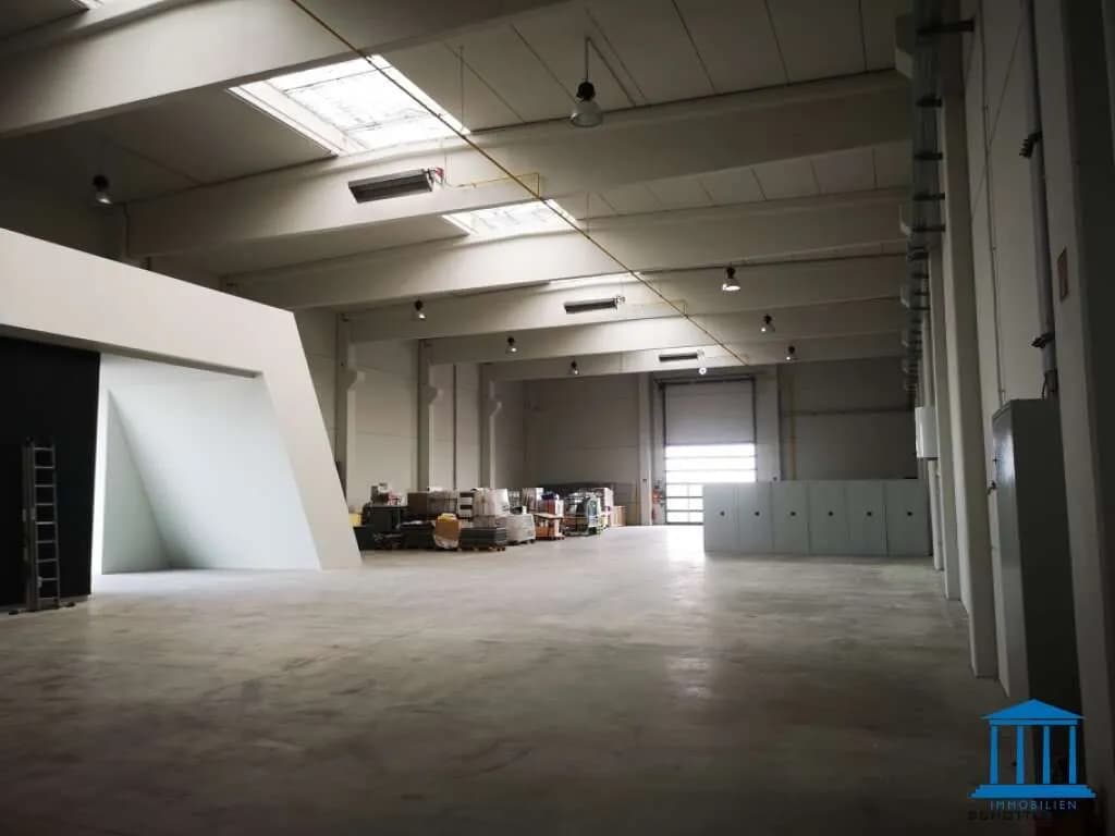 Gewerbeimmobilie mieten in Wiener Neustadt Land – 1 000 m², € 7.600