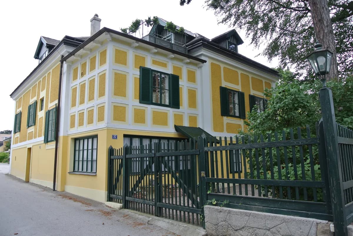 10-Zimmer-Wohnung kaufen in Baden – 363 m², € 950.000