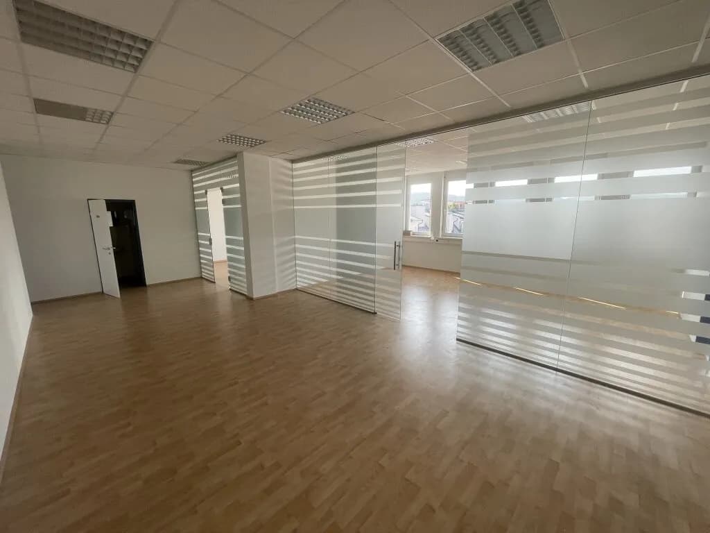 5-Zimmer-Gewerbeimmobilie mieten in Mödling – 152 m², € 1.945 – Bild 2 von 9