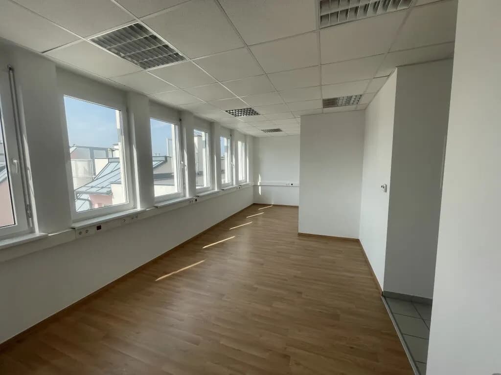 5-Zimmer-Gewerbeimmobilie mieten in Mödling – 152 m², € 1.945 – Bild 4 von 9