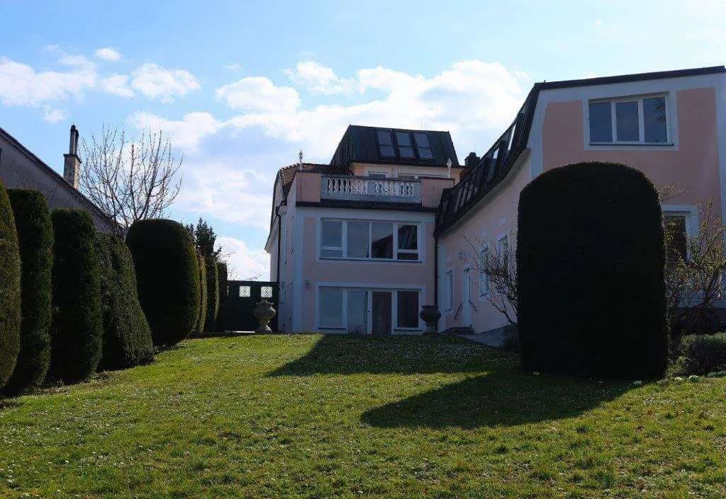 10-Zimmer-Immobilie kaufen in Mödling – 400 m², € 1.700.000 – Bild 2 von 13