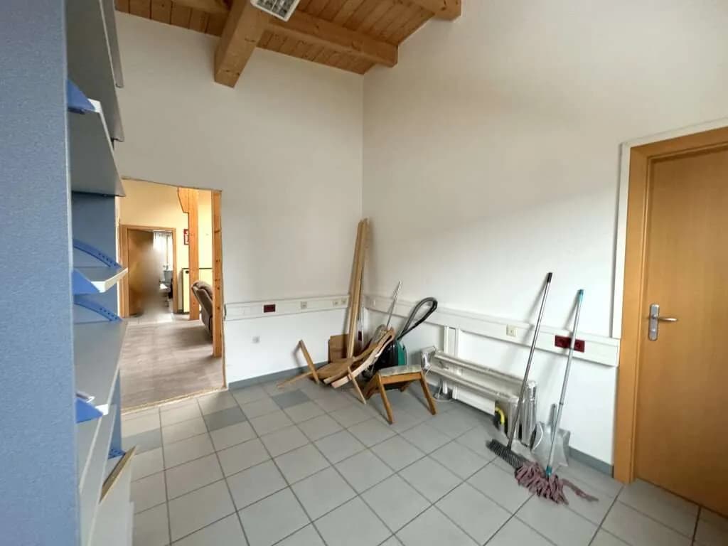 8-Zimmer-Gewerbeimmobilie mieten in Graz-Umgebung – 356 m², € 4.678 – Bild 11 von 26