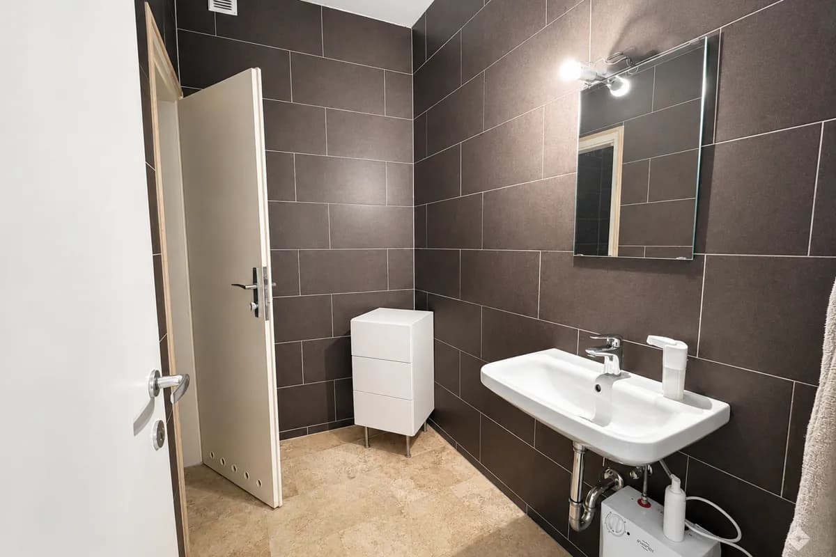 Gewerbeimmobilie mieten in Salzburg Stadt – 125 m², € 1.981 – Bild 8 von 9