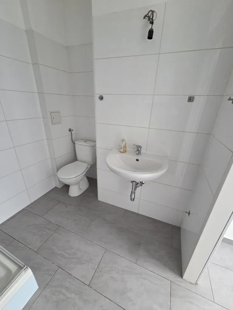 2-Zimmer-Gewerbeimmobilie mieten in Wien – 43 m², € 700 – Bild 9 von 11