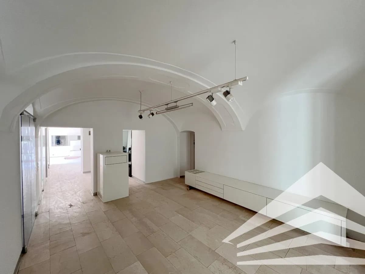 Gewerbeimmobilie mieten in Linz – 180 m², € 3.326 – Bild 2 von 9
