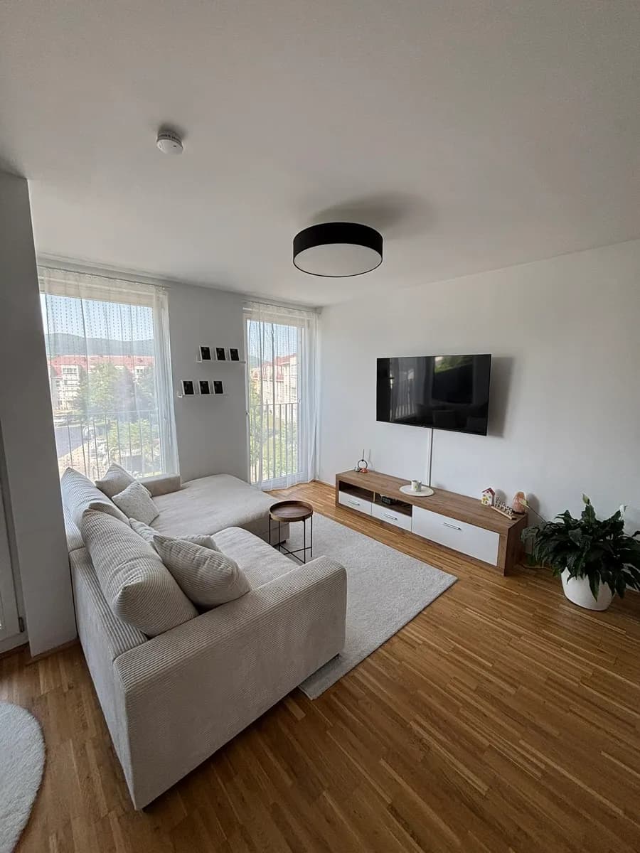 2-Zimmer-Wohnung mieten in Baden – 62 m², € 988