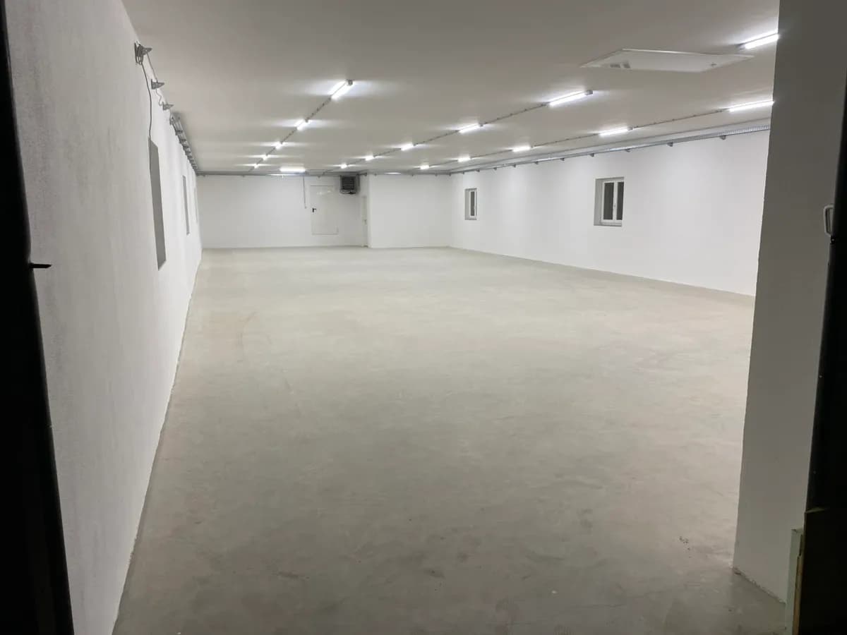 Gewerbeimmobilie mieten in Wels-Land – 250 m², € 1.800