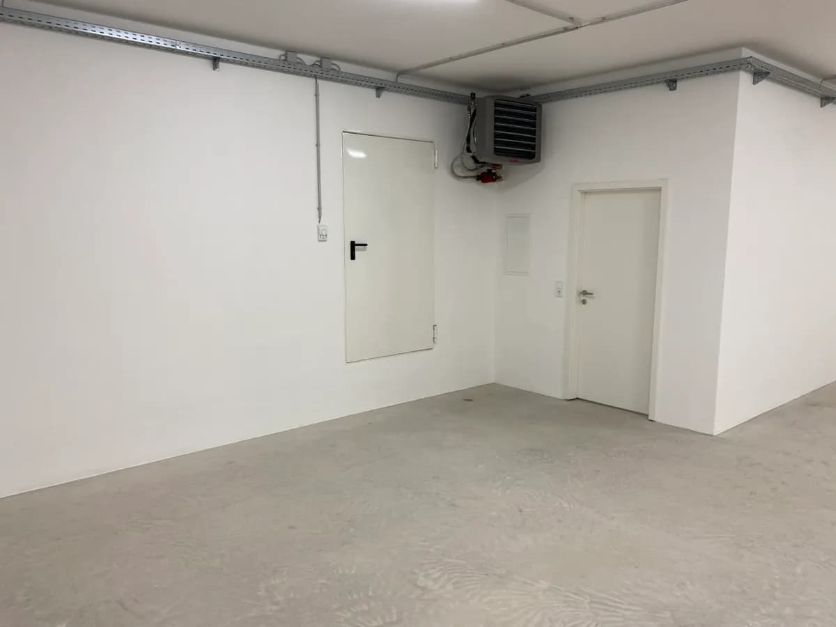 Gewerbeimmobilie mieten in Wels-Land – 250 m², € 1.800 – Bild 2 von 3