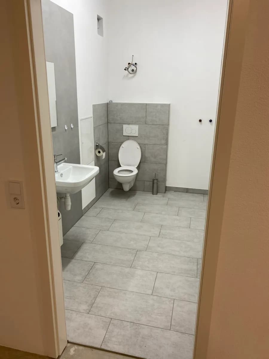 Gewerbeimmobilie mieten in Wels-Land – 250 m², € 1.800 – Bild 3 von 3