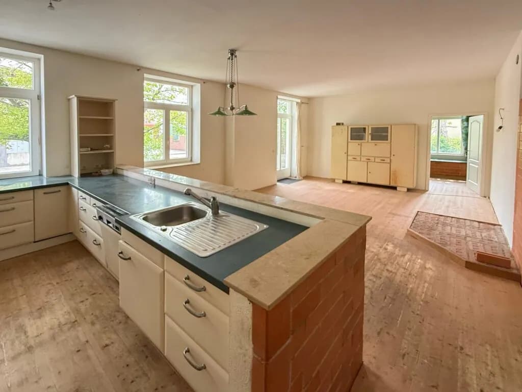 8-Zimmer-Gewerbeimmobilie kaufen in Bruck an der Leitha – 220 m², € 420.000