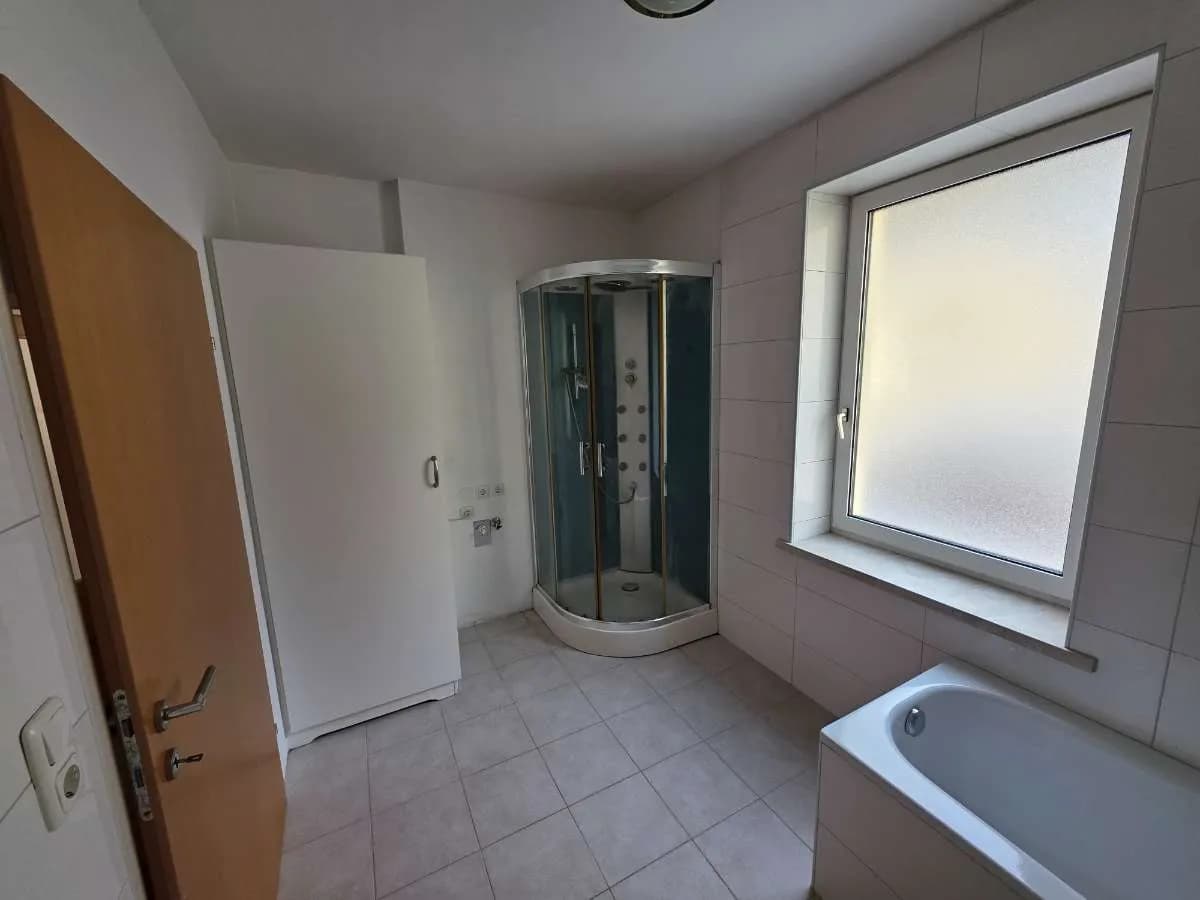 3-Zimmer-Wohnung mieten in Gmunden – 104 m², € 1.295 – Bild 2 von 9