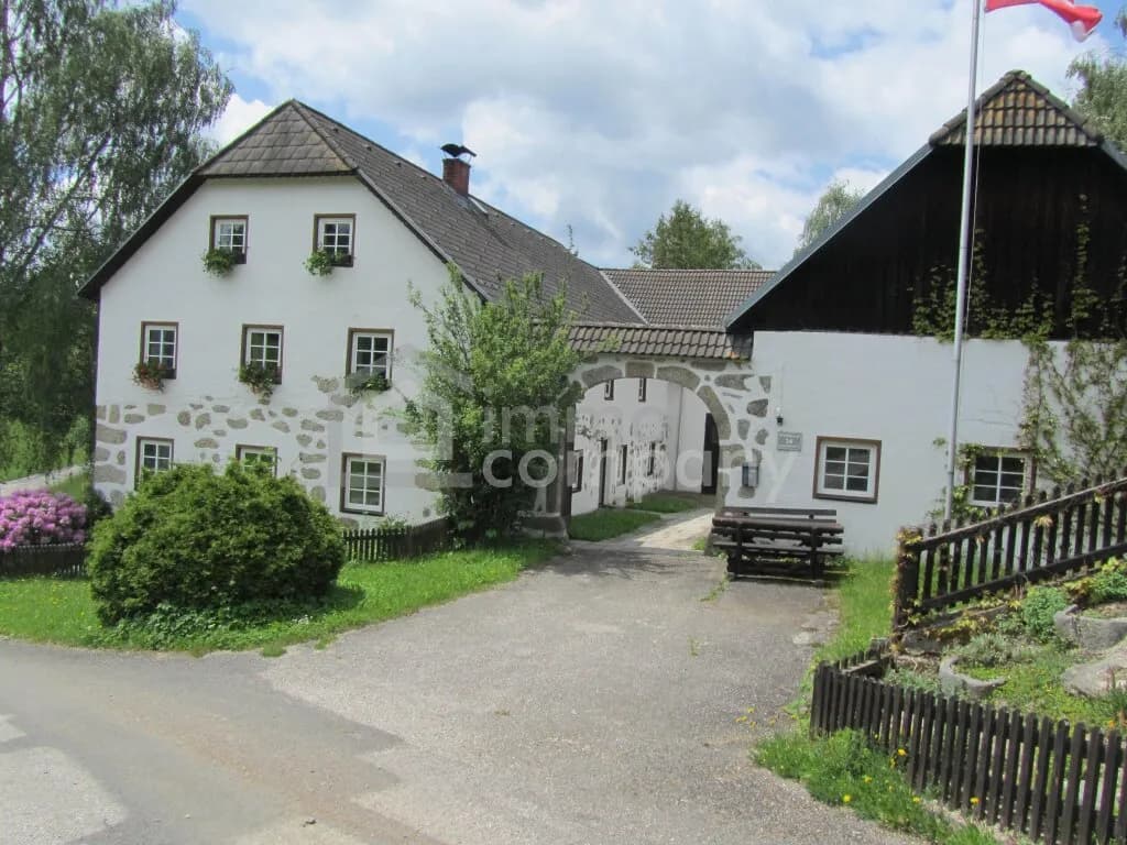 8-Zimmer-Haus kaufen in Perg – 200 m², € 980.000
