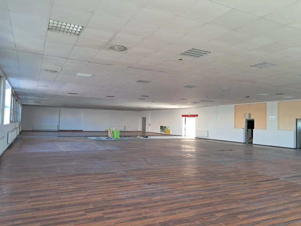 Gewerbeimmobilie mieten in Braunau am Inn – 700 m², € 8 – Bild 2 von 9
