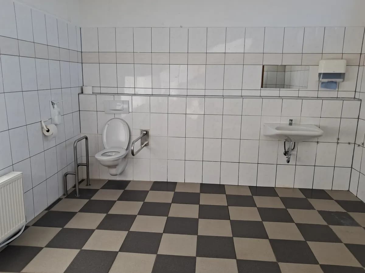 Gewerbeimmobilie mieten in Braunau am Inn – 700 m², € 8 – Bild 6 von 9