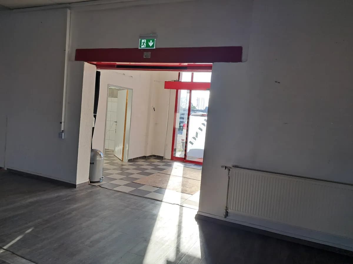 Gewerbeimmobilie mieten in Braunau am Inn – 700 m², € 8 – Bild 7 von 9