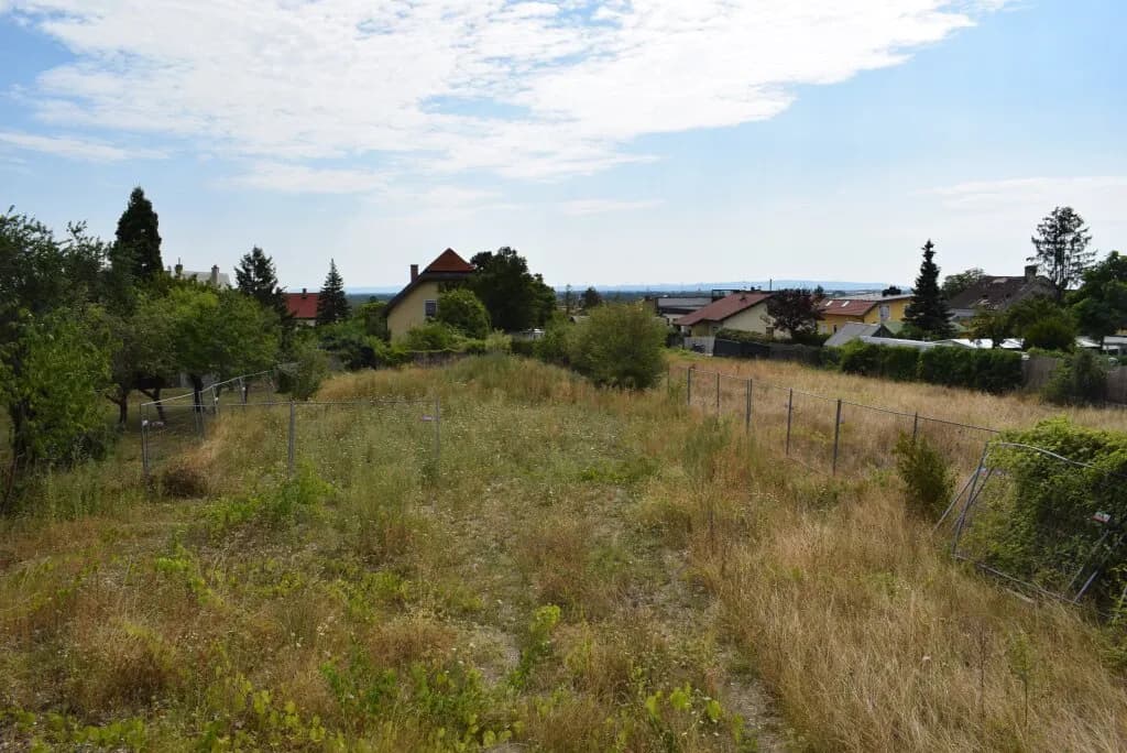 Grundstück kaufen in Baden – 1 820 m², € 1.250.000 – Bild 1 von 6