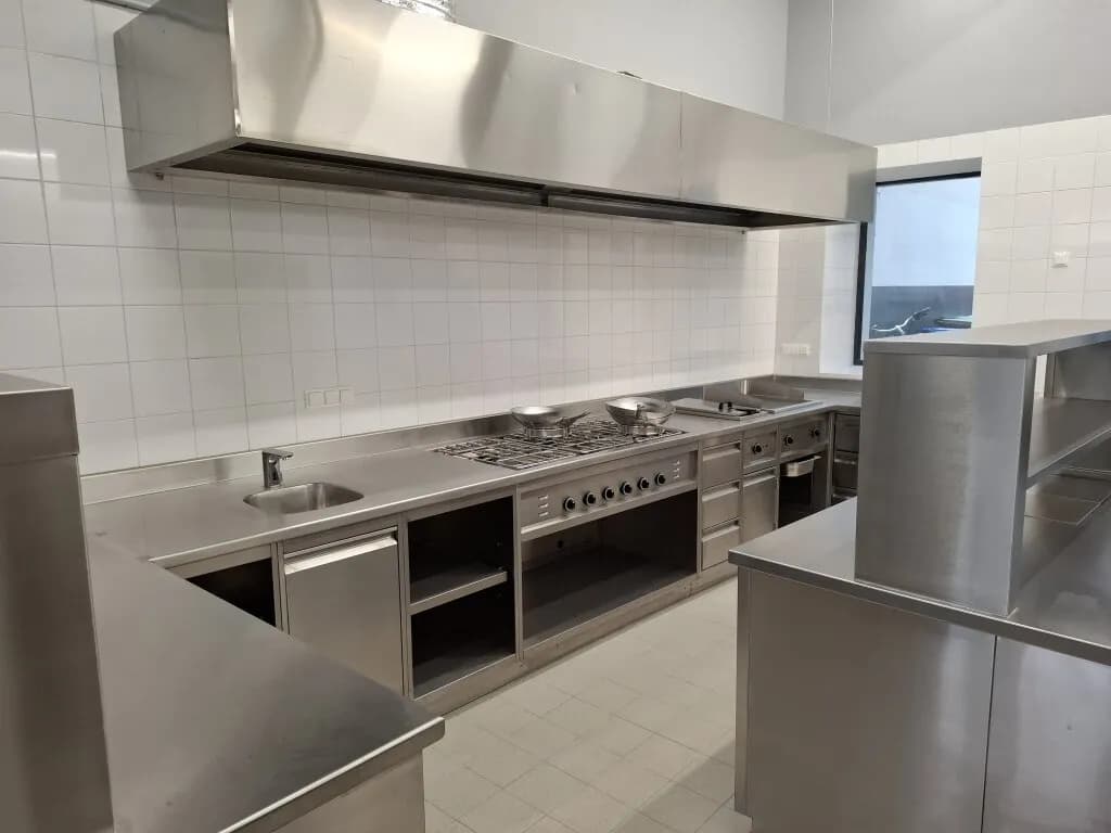 Gewerbeimmobilie mieten in Wien – 195 m², € 3.734